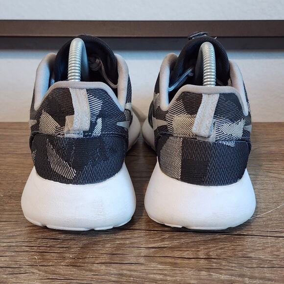 Nike Roshe One Jacquard Print (845009-001) Women's Running Shoes Size 8.5 Gray - Picture 4 of 8